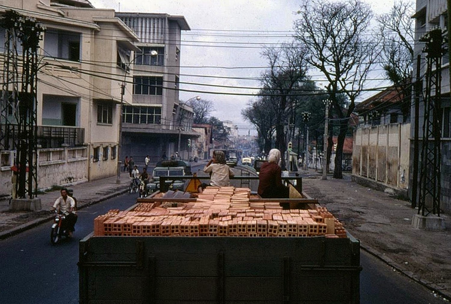 Hai-Ba-Trung-street-1960