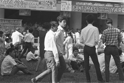 Vườn hoa trước rạp Rex là nơi tụ tập quen thuộc của giới trẻ Sài Gòn trước 1975.