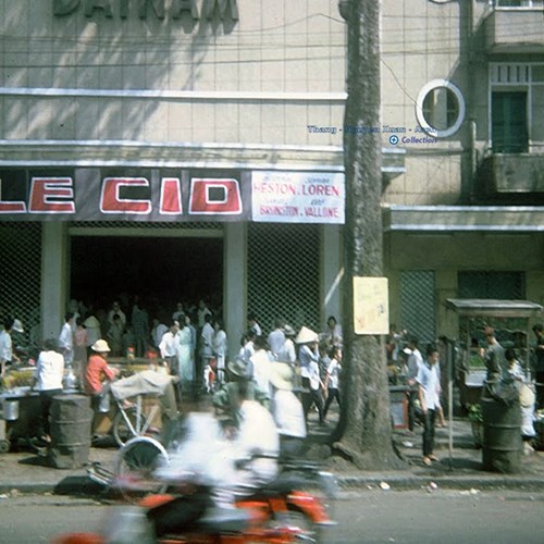 Rạp chiếu bóng Đại Nam trên đường Trần Hưng Đạo. Đây là rạp sang trọng nhất Sài Gòn cho đến khi rạp Rex ra đời vào năm 1962.