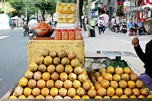  Hình ảnh quen thuộc ở Sài Gòn mỗi đợt tới mùa cóc chín.
