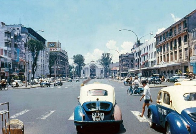 Đại lộ Lê Lợi, Sài Gòn năm 1968. Hình ảnh do tác giả người Mỹ Jeanette thực hiện.