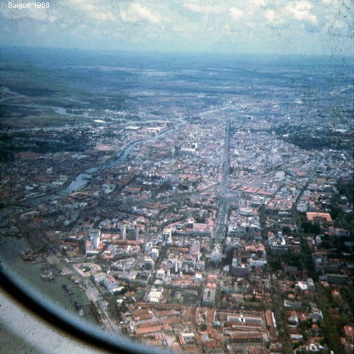 Trung tâm Sài Gòn với vòng xoay Quách Thị Trang ở giữa bức ảnh.