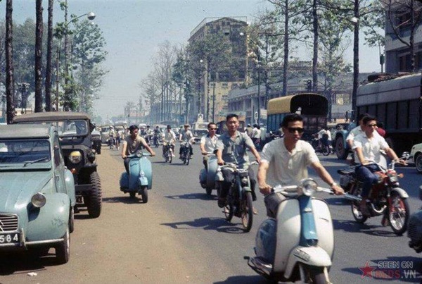 Đường phố Sài Gòn ngày xưa vốn đã rất đông đúc.
