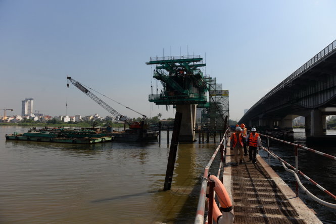 Cầu Metro được thi công song song với cầu Sài Gòn. Ảnh: Hữu Khoa