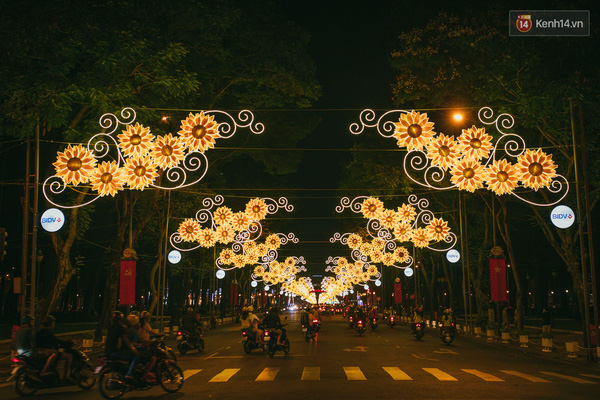 đường-phố-sài-gòn , đèn hoa trang trí tết 1