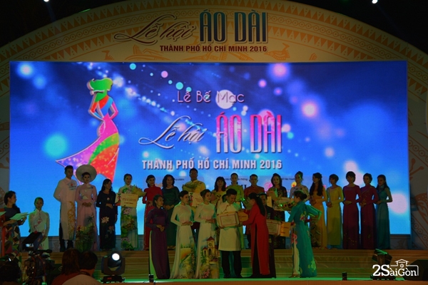 Cuộc thi là sự tôn vinh vẻ đẹp biểu trương của áo dài Việt.