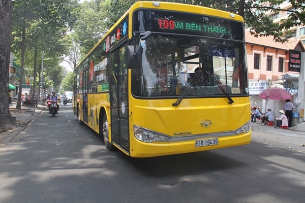 Tuyến xe buýt mới 109 đưa vào sử dụng sẽ có thêm lựa chọn cho du khách khi di chuyển từ sân bay Tân Sơn Nhất về trung tâm TP HCM - Ảnh: Phước Tuần