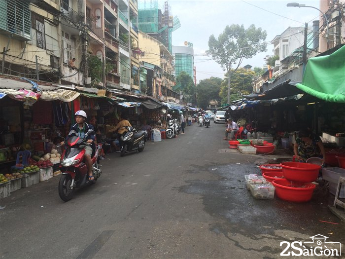Chợ Tôn Thất Đạm nằm toàn bộ trên đường Tôn Thất Đạm, phường Bến Nghé, quận 1. Chợ có 212 hộ, sạp đang kinh doanh. Ảnh: Vũ Yến