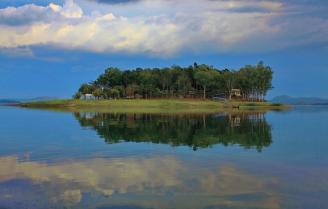 Đảo Ó là thuộc huyện Vĩnh Cửu, tỉnh Đồng Nai, đảo Ó nằm giữa hồ Trị An, là một trong những đảo hoang sơ của Đồng Nai.