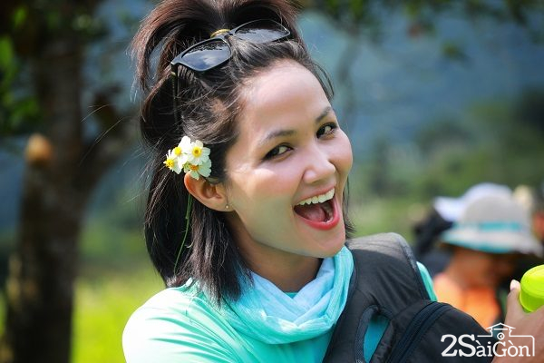 Hoa hậu H'Hen Niê kể lại hành trình 4 ngày 3 đêm thám hiểm hang Sơn Đoòng