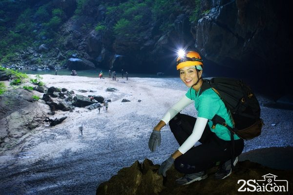 Hoa hậu H'Hen Niê kể lại hành trình 4 ngày 3 đêm thám hiểm hang Sơn Đoòng