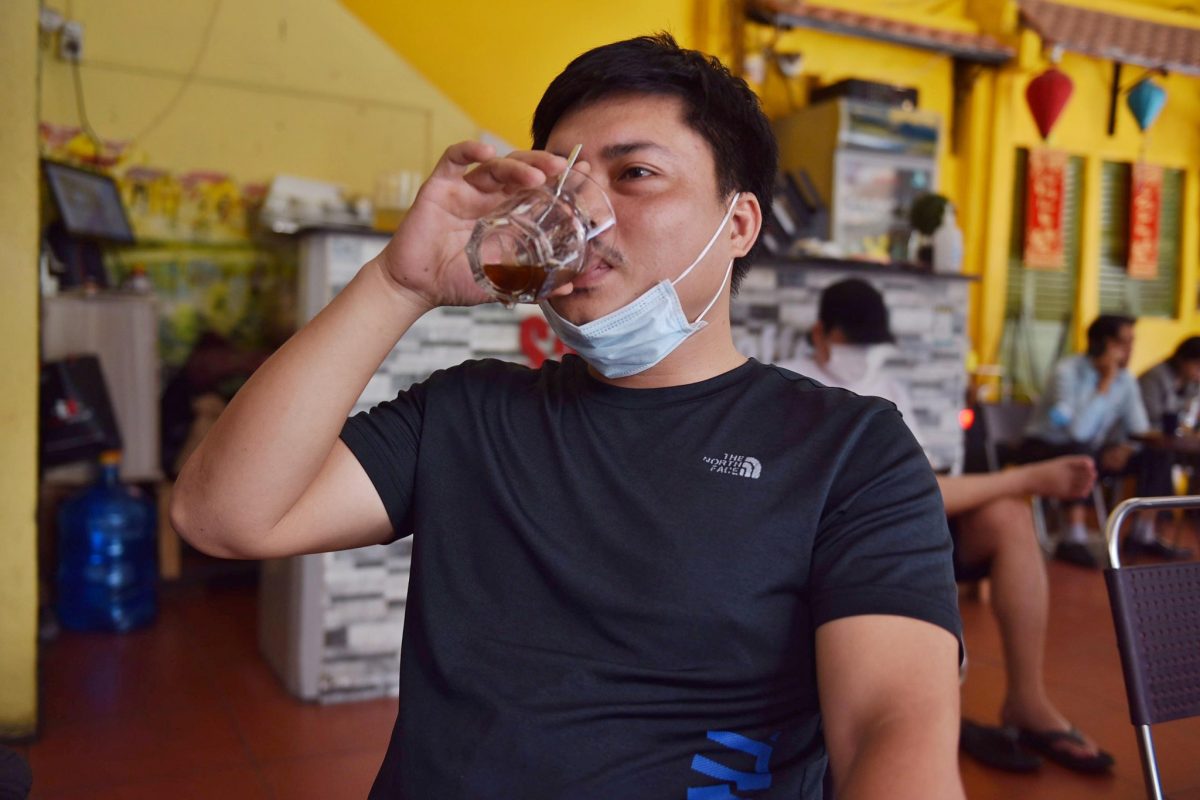 Người Sài Gòn uống cà phê, ăn sáng khi quán được bán tại chỗ sau 5 tháng: 'Vẫn ý thức 5K' - ảnh 11