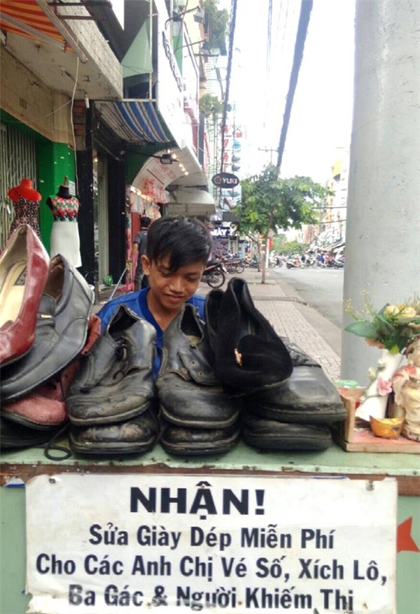 Thùng trà đá, sửa giày miễn phí, bảng chỉ đường... là một trong những mẩu chuyện tử tế nho nhỏ mà chúng ta có thể dễ dàng bắt gặp hàng ngày ở Sài Gòn . Ảnh: Internet