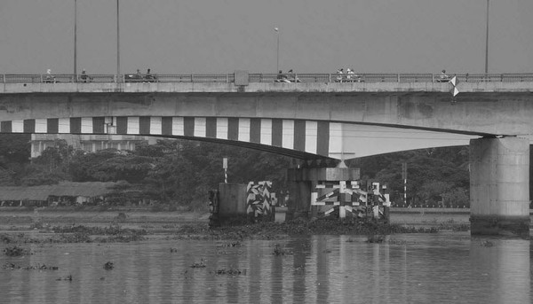 Trước 1975, cầu Bông được xem là trọng yếu nhất nối liền vùng Đakao của đô thành Sài Gòn với trung tâm tỉnh Gia Định - (Ảnh: Internet).