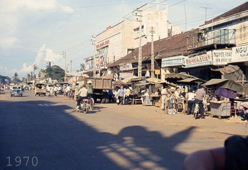 Rạp Cao Đồng Hưng ở gần chợ Bà Chiểu, quận Bình Thạnh.