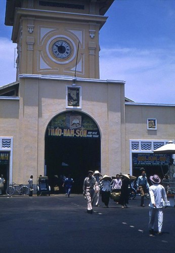 Cổng chợ Bến Thành.