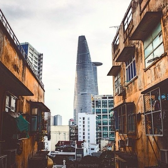 Những căn chung cư cũ ở Sài Gòn mang nhiều giá trị hơn vẻ ngoài ố màu thời gian vốn có - Ảnh: @Cthinh_