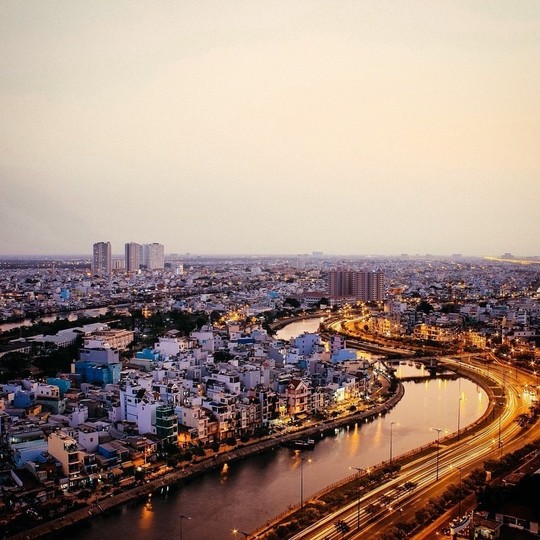 Sài Gòn đẹp dịu dàng với dòng chảy duyên dáng của dòng sông cùng tên - Ảnh: @Cthinh_