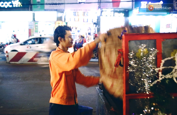  Khu vực mà anh nhận thu gom rác là các hộ kinh doanh, gia đình trên đường Hai Bà Trưng và Phan Đình Phùng.