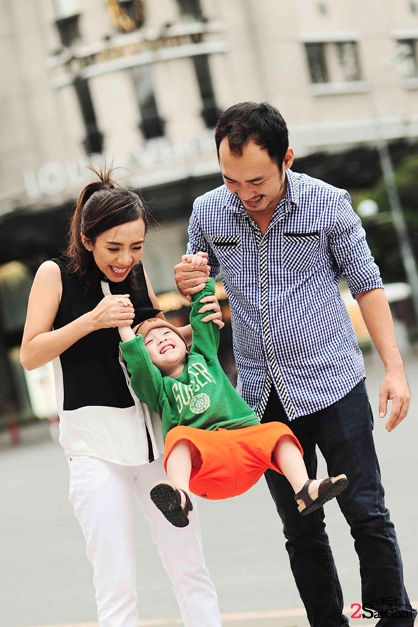 Cuộc sống hạnh phúc của gia đình diễn viên hài Thu Trang - Tiến Luật bên cậu nhóc Andy.
