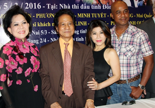 Từ trái qua: ca sĩ Giao Linh, Chế Linh, Sơn Tuyền, Randy tại buổi họp báo.