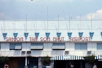 Người Sài Gòn xưa đi máy bay tại phi trường Tân Sơn Nhứt 2