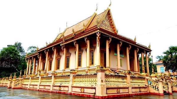 Chùa Khleang nổi bật bởi nhiều họa tiết, hoa văn tinh xảo, màu sắc sặc sỡ, mang đậm phong cách văn hóa của người dân Khmer