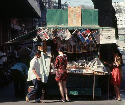  Hình ảnh một sạp báo xưa ở Sài Gòn (nguồn Internet)