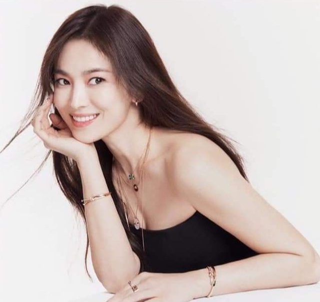Song Hye Kyo đẹp rực rỡ và mặn mà sau ly hôn - 7