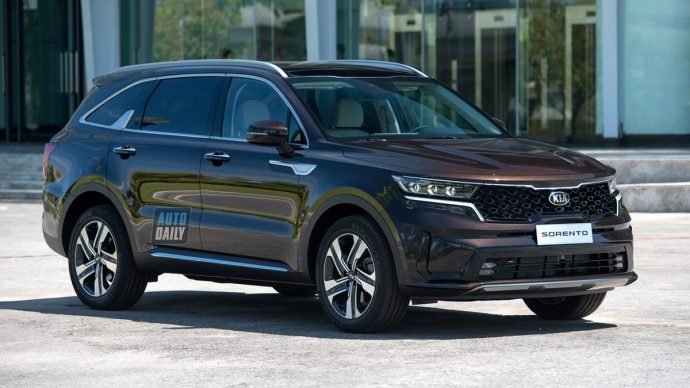 Phân khúc SUV 7 chỗ tháng 2/2021: Hyundai Santa Fe giành lại ngôi đầu Phân khúc SUV 7 chỗ tháng 1/2021: Kia Sorento vượt lên đỉnh bảng Tầm giá 1,4 tỷ đồng, chọn Toyota Fortuner 2021 hay Kia Sorento 2021? kia-sorento.jpg