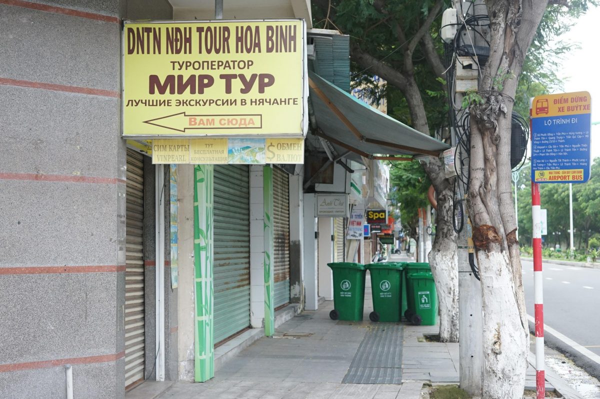 Im lìm phố Tây tại Nha Trang: Vài chục mét lại thấy 'mặt bằng cho thuê' - ảnh 2