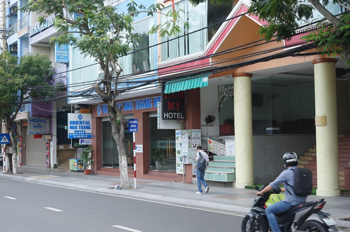 Im lìm phố Tây tại Nha Trang: Vài chục mét lại thấy 'mặt bằng cho thuê' - ảnh 3