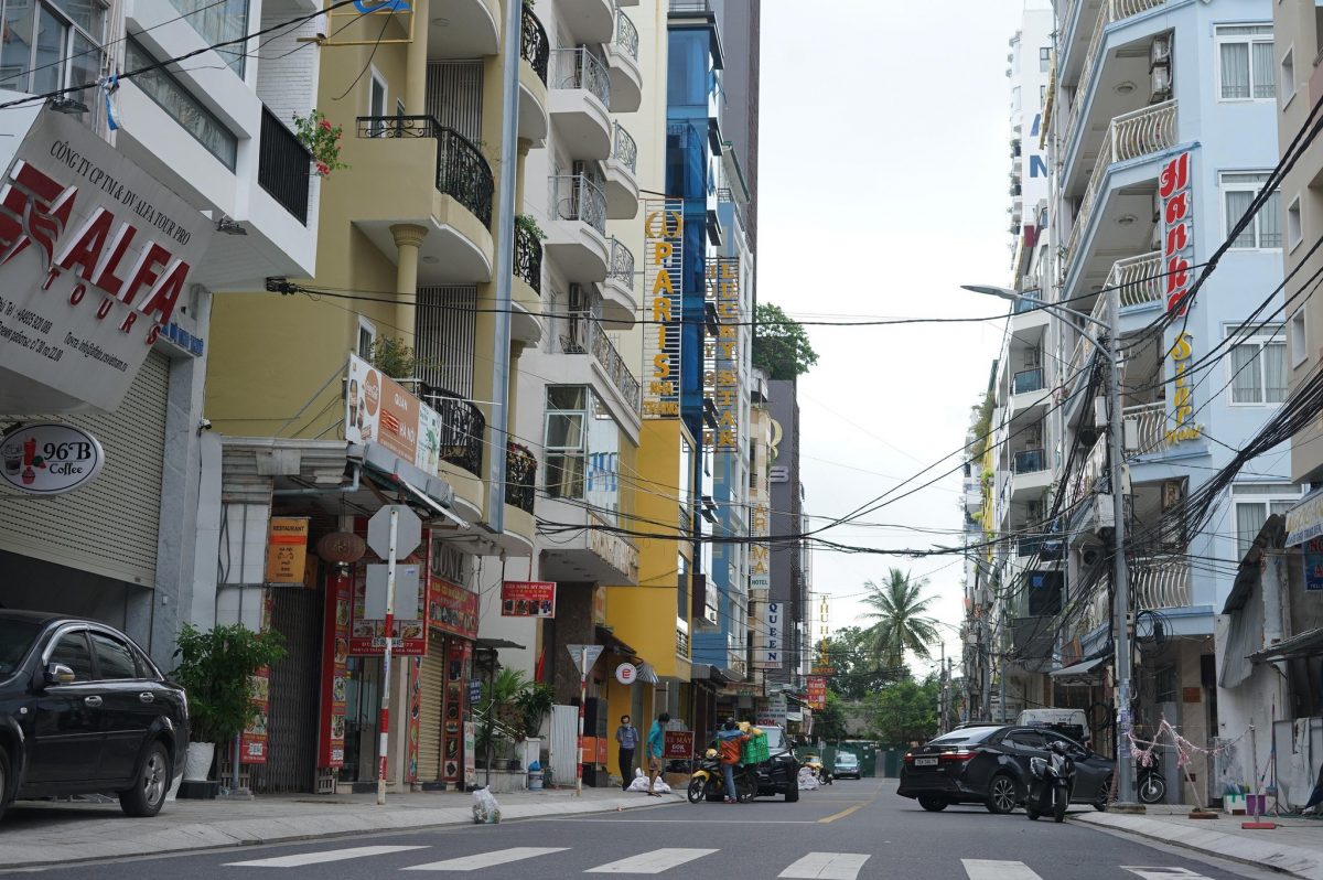 Im lìm phố Tây tại Nha Trang: Vài chục mét lại thấy 'mặt bằng cho thuê' - ảnh 7