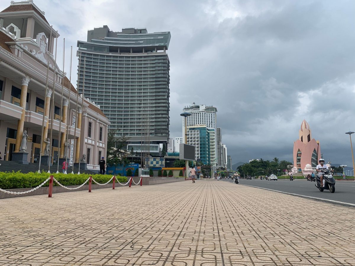 Im lìm phố Tây tại Nha Trang: Vài chục mét lại thấy 'mặt bằng cho thuê' - ảnh 8