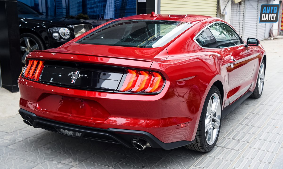 Chi tiết Ford Mustang Premium 2021 giá hơn 3 tỷ tại Việt Nam 11.jpg