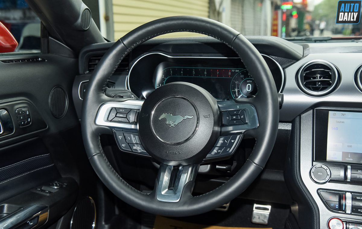 Chi tiết Ford Mustang Premium 2021 giá hơn 3 tỷ tại Việt Nam 26.jpg