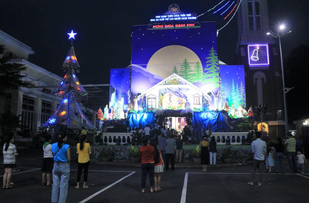 Người Sài Gòn đi chơi Giáng sinh hôm nay: ‘Mai sợ đông người nên ở nhà’ - ảnh 2