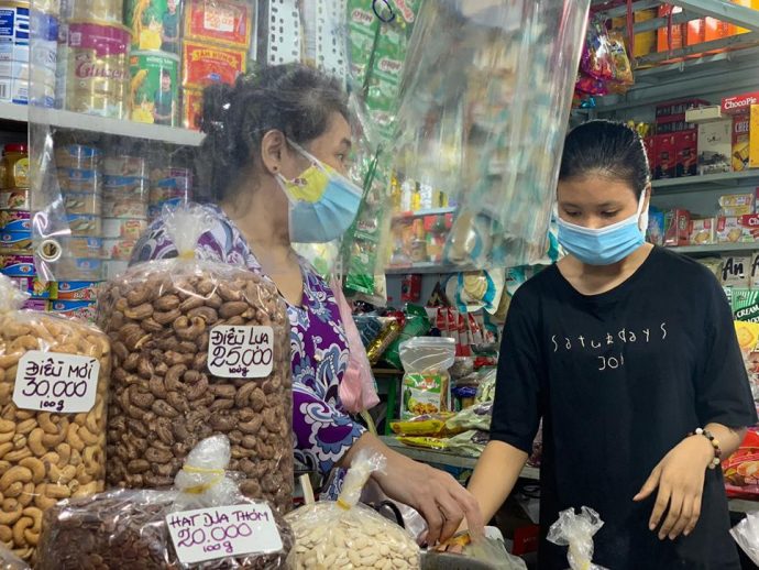 Tháng cuối năm 2021: Tiểu thương chợ 'nhà giàu' Tân Định ráng 'bám' để con kế thừa - ảnh 3