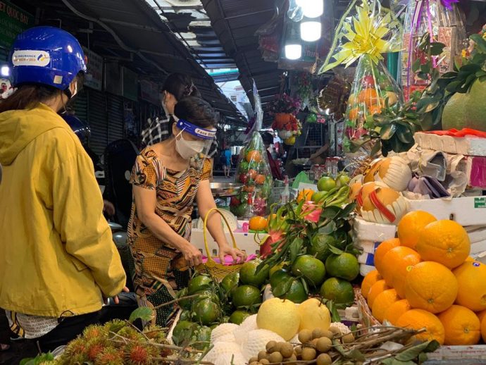 Tháng cuối năm 2021: Tiểu thương chợ 'nhà giàu' Tân Định ráng 'bám' để con kế thừa - ảnh 8