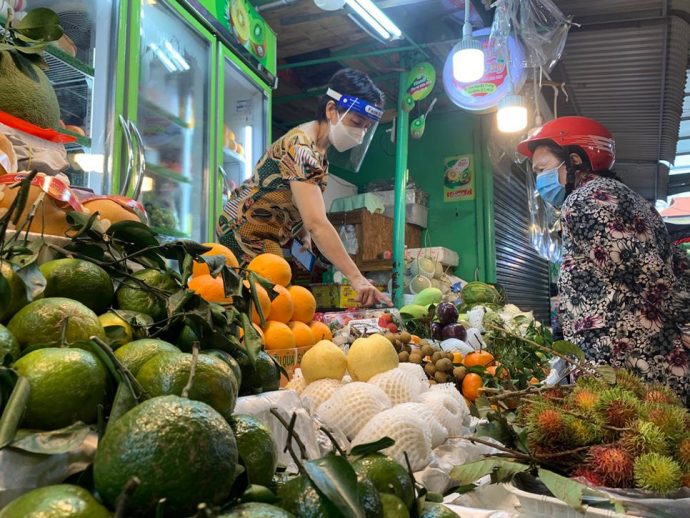 Tháng cuối năm 2021: Tiểu thương chợ 'nhà giàu' Tân Định ráng 'bám' để con kế thừa - ảnh 9