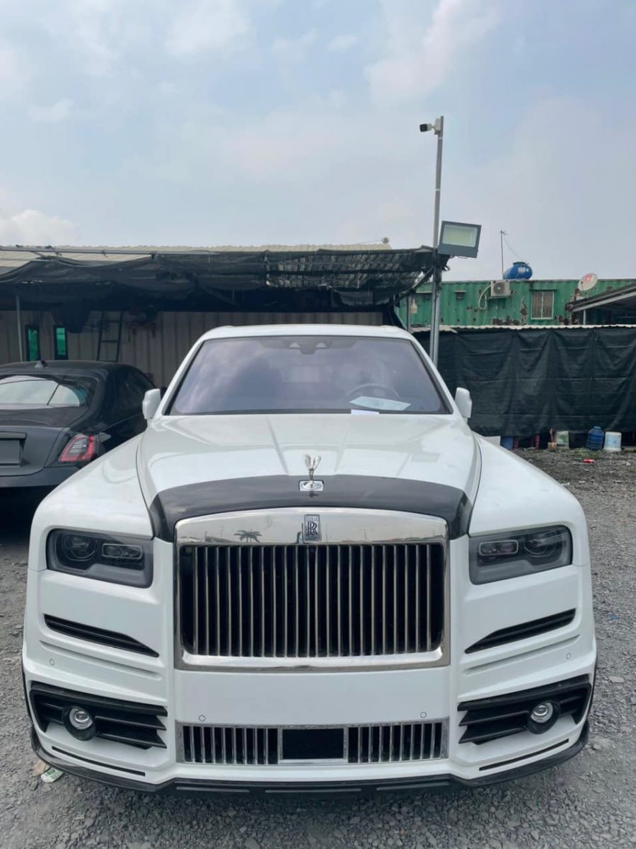 Rolls-Royce Cullinan độ Mansory đầu tiên về Việt Nam những ngày cận Tết 272716193-5393947943954564-536145418950899193-n.jpeg