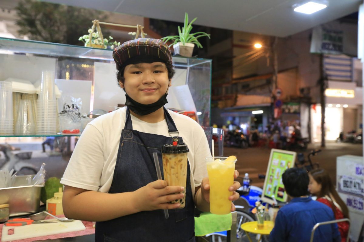 Quán trà sữa của cậu chủ 'nhỏ tuổi nhất Sài Gòn' - ảnh 1