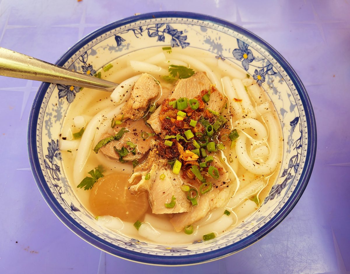Bánh canh Mỹ Tho 'rẻ nhất' Sài Gòn: 'Đủ ấm bụng cho một bữa ăn' - ảnh 1