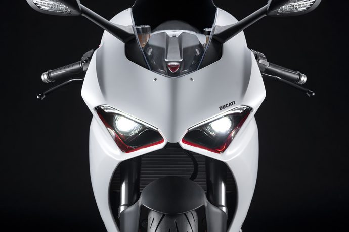 Ducati Panigale V2 màu trắng White Rosso có giá bán từ 619 triệu đồng Ducati Panigale V2 Star Silk White (1).jpg
