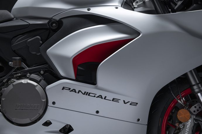 Ducati Panigale V2 màu trắng White Rosso có giá bán từ 619 triệu đồng Ducati Panigale V2 Star Silk White (3).jpg