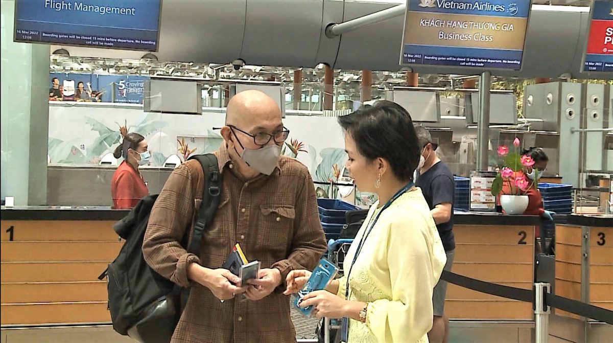 Những du khách quốc tế đầu tiên đến Việt Nam sau khi mở cửa du lịch - ảnh 2