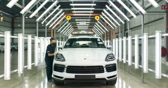 Porsche Cayenne đầu tiên xuất xưởng tại nhà máy ở Malaysia, giá 2,98 tỷ đồng porsche-ckd-assembly-malaysia-4-1200x628.jpeg