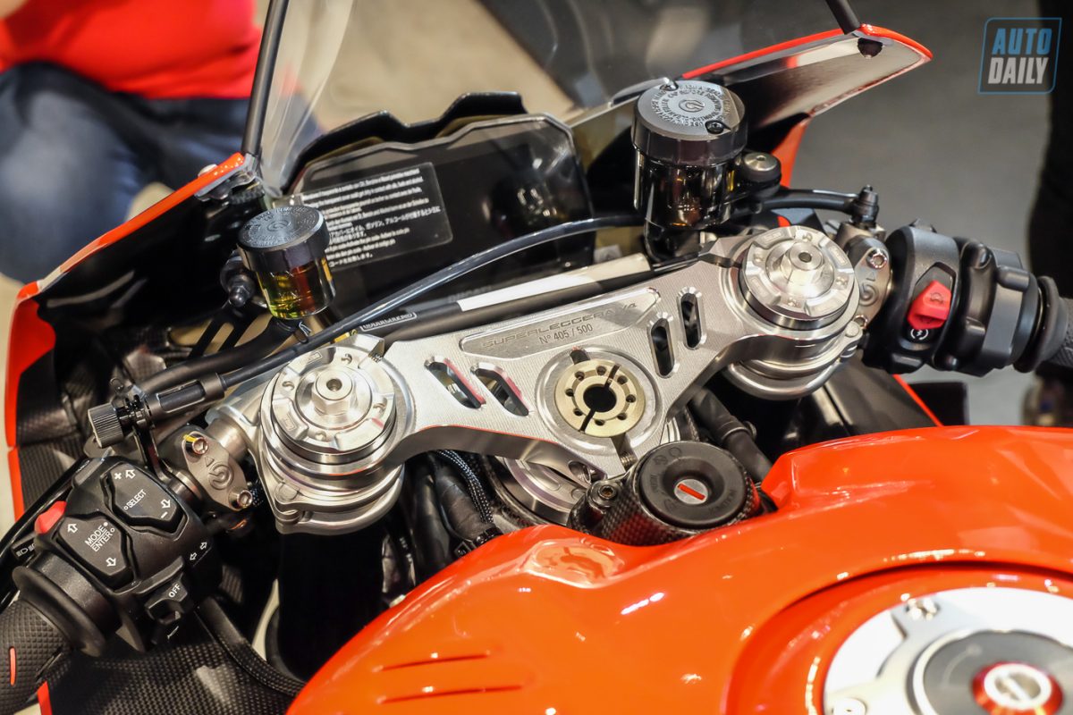 Minh Nhựa mua Ducati Superleggera V4 giá gần 6 tỷ độc nhất tại Việt Nam Ducati Superleggera V4 (16).jpg