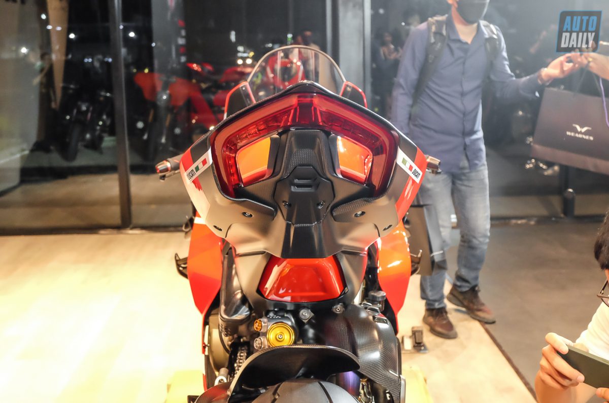 Minh Nhựa mua Ducati Superleggera V4 giá gần 6 tỷ độc nhất tại Việt Nam Ducati Superleggera V4 (14).jpg