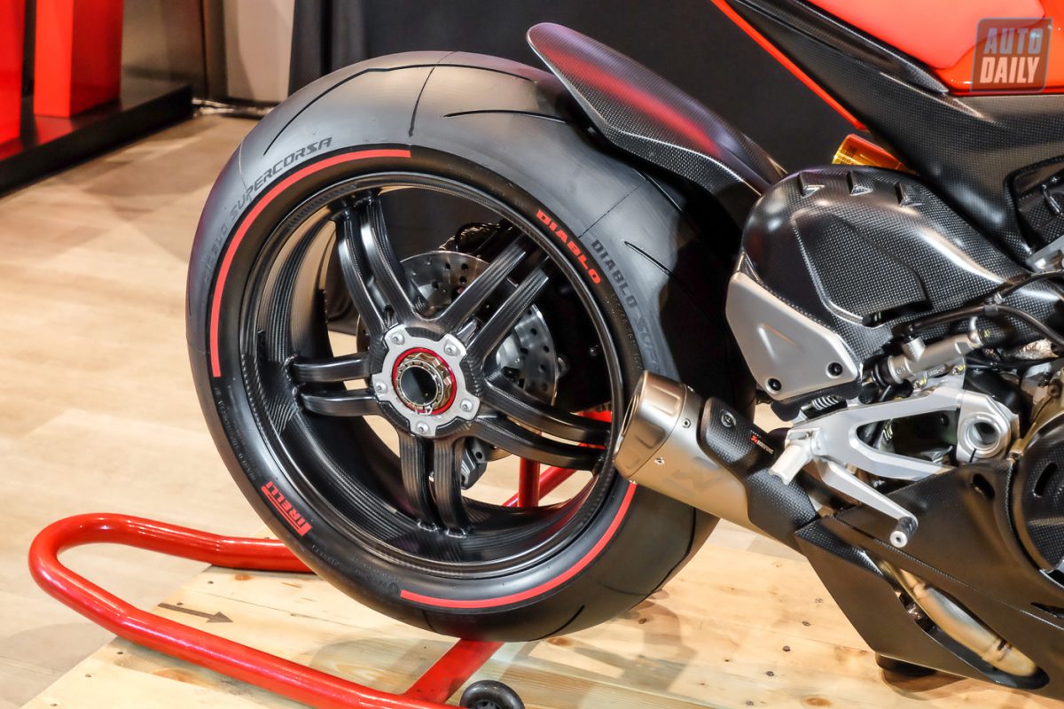 Minh Nhựa mua Ducati Superleggera V4 giá gần 6 tỷ độc nhất tại Việt Nam Ducati Superleggera V4 (6).jpg